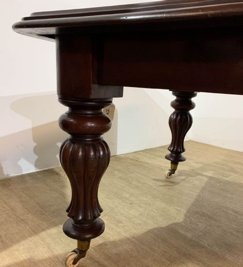 A LARGE VICTORIAN MAHOGANY DINING TABLE SEATS 1214 - ADDITIONAL PHOTO 15