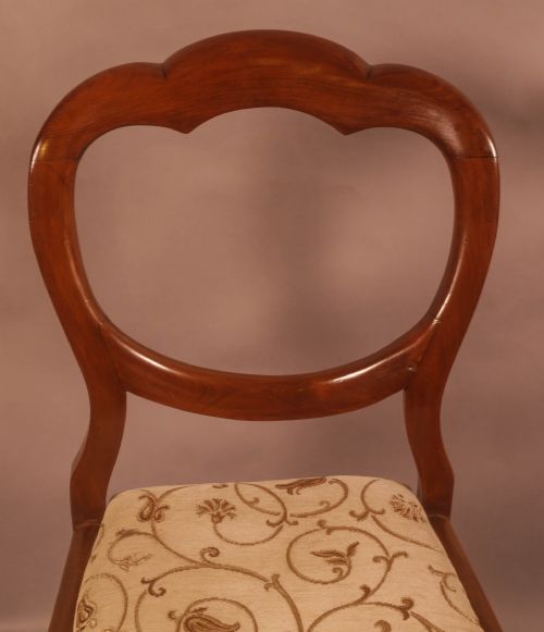A SET OF 8 VICTORIAN BALLOON BACK DINING CHAIRS - ADDITIONAL PHOTO 8