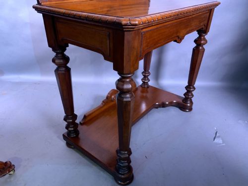 A VICTORIAN SERVING TABLE IN MAHOGANY - ADDITIONAL PHOTO 3