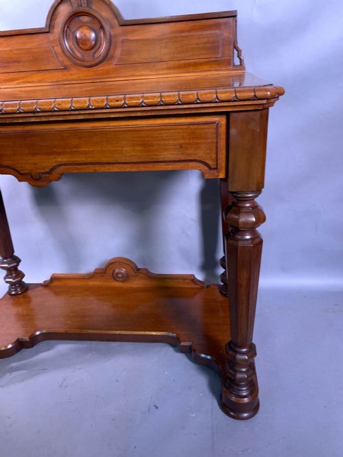 A VICTORIAN SERVING TABLE IN MAHOGANY - ADDITIONAL PHOTO 5