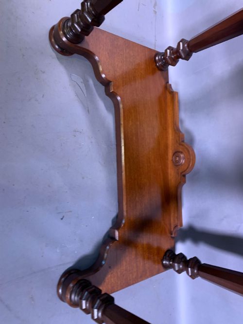 A VICTORIAN SERVING TABLE IN MAHOGANY - ADDITIONAL PHOTO 7