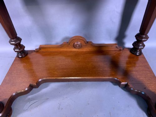 A VICTORIAN SERVING TABLE IN MAHOGANY - ADDITIONAL PHOTO 8