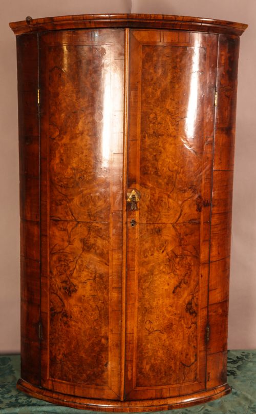 A SUPERB ENGLISH WALNUT BOW CORNER CUPBOARD - ADDITIONAL PHOTO 3