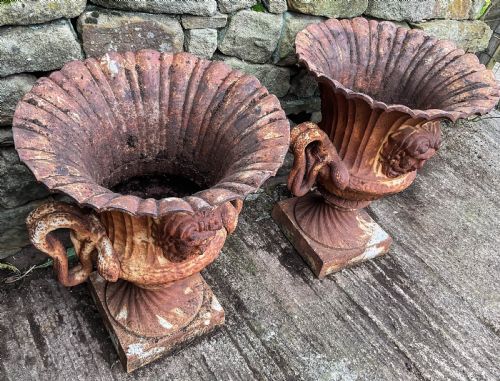 A SUPER PAIR OF GARDEN URNS - ADDITIONAL PHOTO 2
