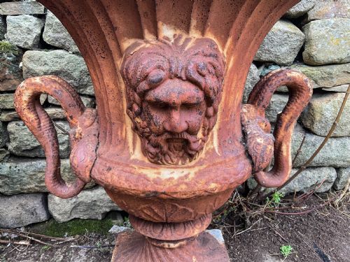 A SUPER PAIR OF GARDEN URNS - ADDITIONAL PHOTO 5