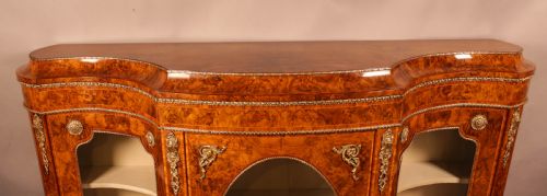 A VERY GOOD VICTORIAN BURR WALNUT CREDENZA - ADDITIONAL PHOTO 2