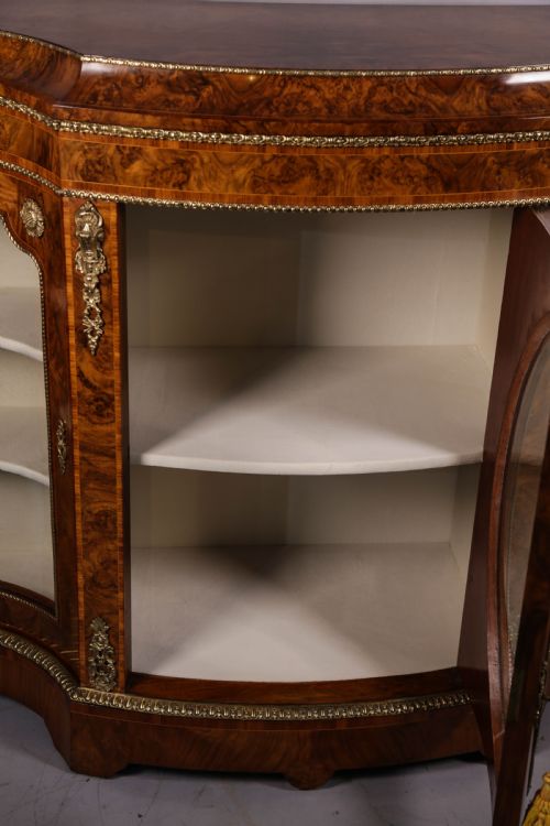 A VERY GOOD VICTORIAN BURR WALNUT CREDENZA - ADDITIONAL PHOTO 3
