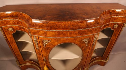 A VERY GOOD VICTORIAN BURR WALNUT CREDENZA - ADDITIONAL PHOTO 6