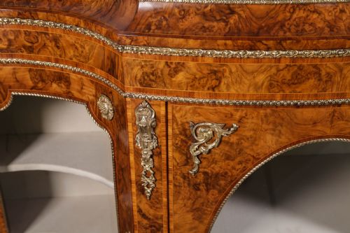 A VERY GOOD VICTORIAN BURR WALNUT CREDENZA - ADDITIONAL PHOTO 7