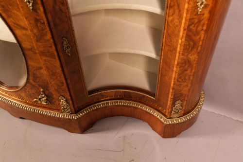 A VERY GOOD VICTORIAN BURR WALNUT CREDENZA - ADDITIONAL PHOTO 9