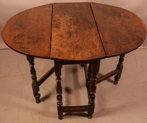 A SMALL 17TH CENTURY GATE LEG TABLE - ADDITIONAL PHOTO 1
