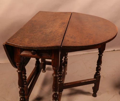 A SMALL 17TH CENTURY GATE LEG TABLE - ADDITIONAL PHOTO 6