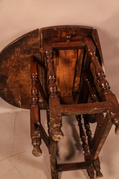 A SMALL 17TH CENTURY GATE LEG TABLE - ADDITIONAL PHOTO 8