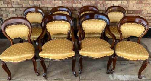 A SET OF 8 VICTORIAN MAHOGANY DINING CHAIRS 2 CARVERS 6 SINGLES
