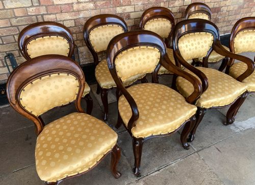 A SET OF 8 VICTORIAN MAHOGANY DINING CHAIRS 2 CARVERS 6 SINGLES - ADDITIONAL PHOTO 4