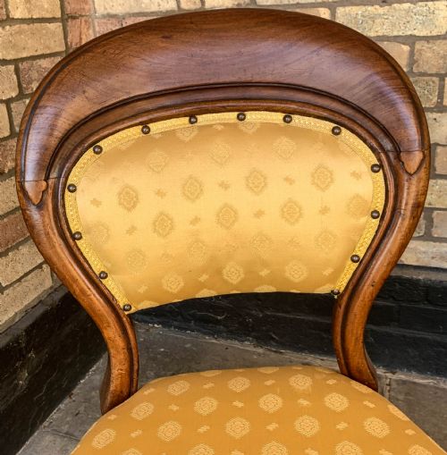 A SET OF 8 VICTORIAN MAHOGANY DINING CHAIRS 2 CARVERS 6 SINGLES - ADDITIONAL PHOTO 5