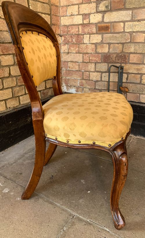A SET OF 8 VICTORIAN MAHOGANY DINING CHAIRS 2 CARVERS 6 SINGLES - ADDITIONAL PHOTO 6