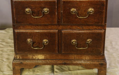 AN ATTRACTIVE 18TH C CLOSE STOOL IN OAK - ADDITIONAL PHOTO 3
