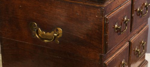 AN ATTRACTIVE 18TH C CLOSE STOOL IN OAK - ADDITIONAL PHOTO 5