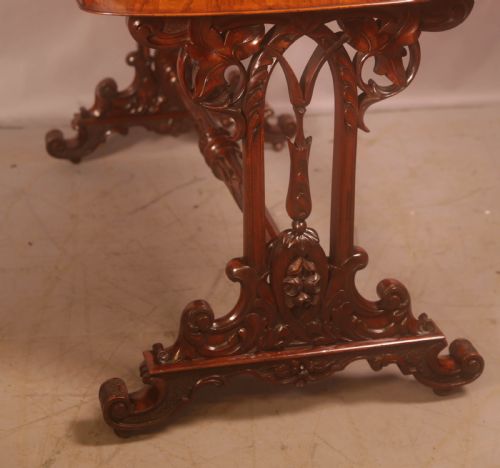 A GOOD QUALITY VICTORIAN BURR WALNUT WINDOW TABLE - ADDITIONAL PHOTO 7