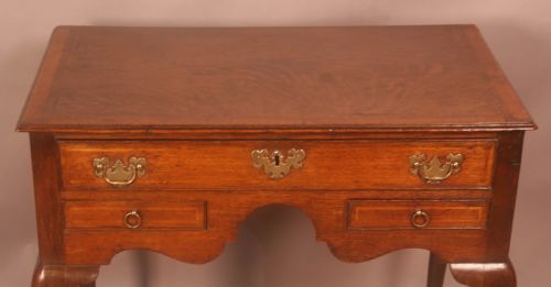 AN OAK CABRIOLE LEG SIDE TABLE C 1750 - ADDITIONAL PHOTO 1