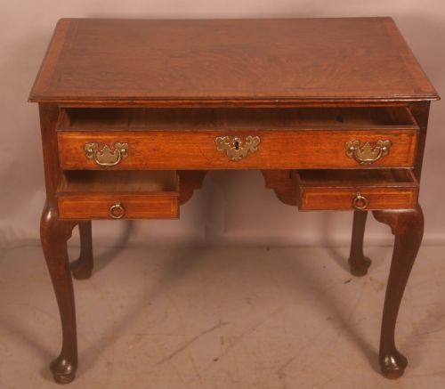 AN OAK CABRIOLE LEG SIDE TABLE C 1750 - ADDITIONAL PHOTO 2