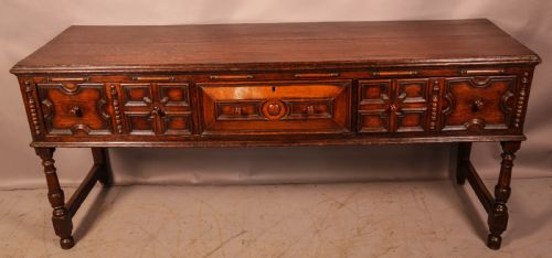 a good 17th century serving dresser - CATEGORY: ANTIQUE SIDEBOARDS - DATED 17TH CENTURY