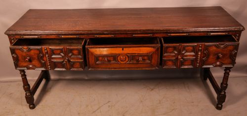 A GOOD 17TH CENTURY SERVING DRESSER - ADDITIONAL PHOTO 4