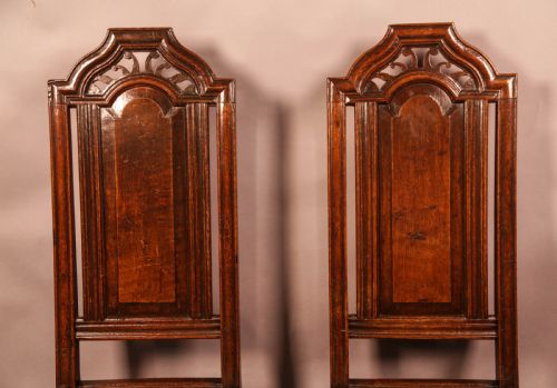 A SUPER PAIR OF 17TH CENTURY OAK HALL CHAIRS - ADDITIONAL PHOTO 4