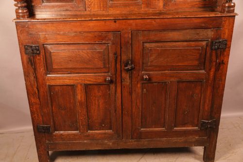 A GOOD 18TH CENTURY COURT CUPBOARD DATED 1713 - ADDITIONAL PHOTO 1