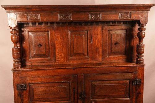 A GOOD 18TH CENTURY COURT CUPBOARD DATED 1713 - ADDITIONAL PHOTO 2