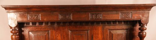 A GOOD 18TH CENTURY COURT CUPBOARD DATED 1713 - ADDITIONAL PHOTO 3