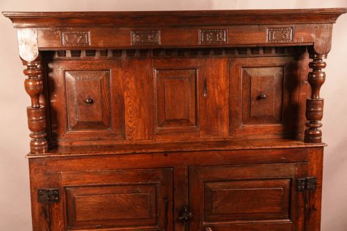A GOOD 18TH CENTURY COURT CUPBOARD DATED 1713 - ADDITIONAL PHOTO 5