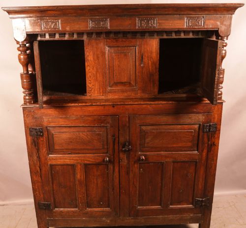 A GOOD 18TH CENTURY COURT CUPBOARD DATED 1713 - ADDITIONAL PHOTO 6
