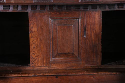 A GOOD 18TH CENTURY COURT CUPBOARD DATED 1713 - ADDITIONAL PHOTO 7