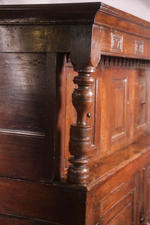 A GOOD 18TH CENTURY COURT CUPBOARD DATED 1713 - ADDITIONAL PHOTO 15