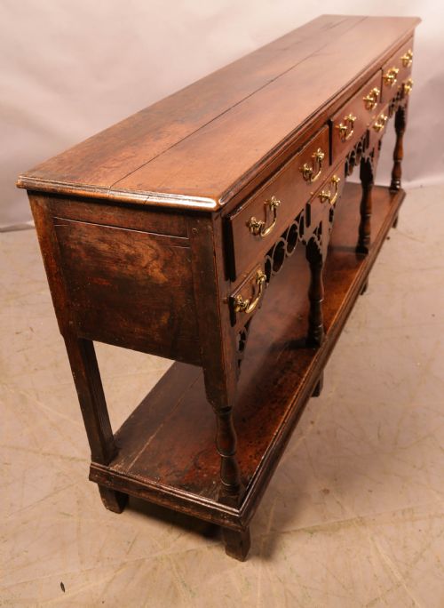 A SUPERB GEORGIAN OAK SERVING DRESSER C 1750 - ADDITIONAL PHOTO 1