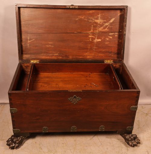 A GEORGIAN MAHOGANY SILVER CHEST