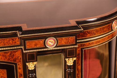 A STUNNING EBONIZED AND AMBOYNER WOOD CREDENZA - ADDITIONAL PHOTO 9