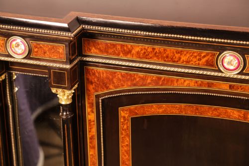 A STUNNING EBONIZED AND AMBOYNER WOOD CREDENZA - ADDITIONAL PHOTO 10