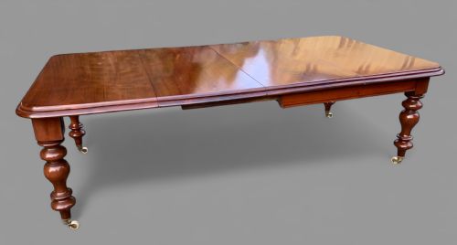 a victorian mahogany extending dining table seats 10 - CATEGORY: ANTIQUE TABLES - DATED VICTORIAN