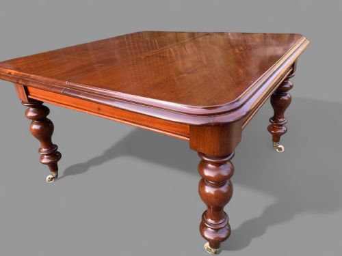 A VICTORIAN MAHOGANY EXTENDING DINING TABLE SEATS 10 - ADDITIONAL PHOTO 4