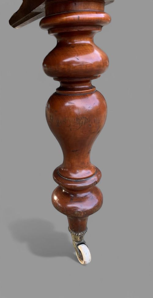 A VICTORIAN MAHOGANY EXTENDING DINING TABLE SEATS 10 - ADDITIONAL PHOTO 8