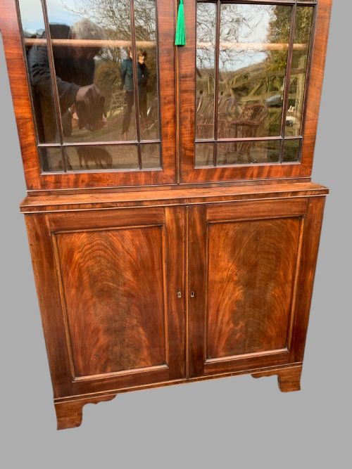 A GEORGIAN MAHOGANY LIBRARY BOOKCASE - ADDITIONAL PHOTO 5