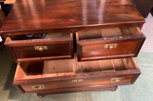 A PADOUK WOOD CAMPAIGN CHEST OF DRAWERS - ADDITIONAL PHOTO 4