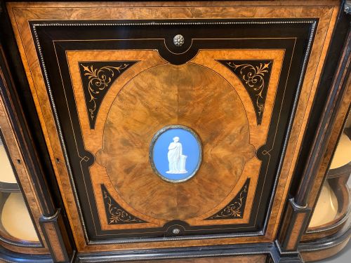 A FINE VICTORIAN BURR WALNUT CREDENZA - ADDITIONAL PHOTO 6
