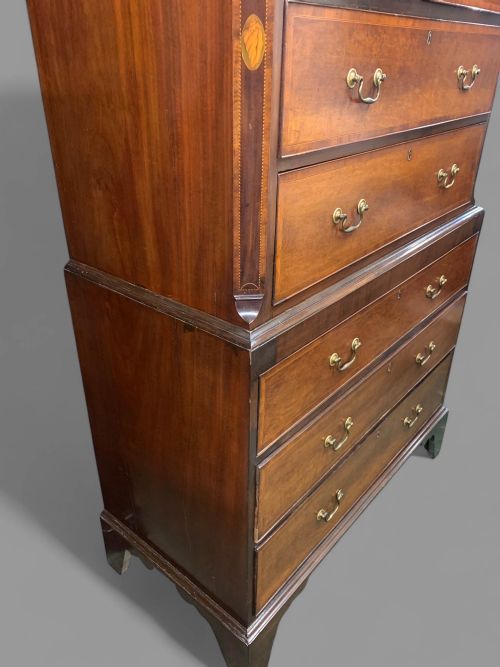 A FINE GEORGE III CHEST ON CHEST IN MAHOGANY - ADDITIONAL PHOTO 1