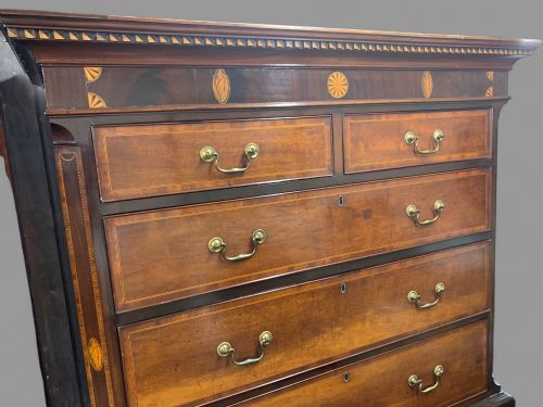 A FINE GEORGE III CHEST ON CHEST IN MAHOGANY - ADDITIONAL PHOTO 2