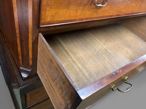 A FINE GEORGE III CHEST ON CHEST IN MAHOGANY - ADDITIONAL PHOTO 5