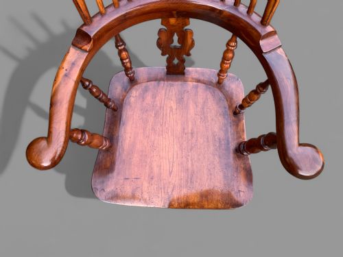 A VICTORIAN BROAD ARM WINDSOR CHAIR IN YEW WOOD - ADDITIONAL PHOTO 1